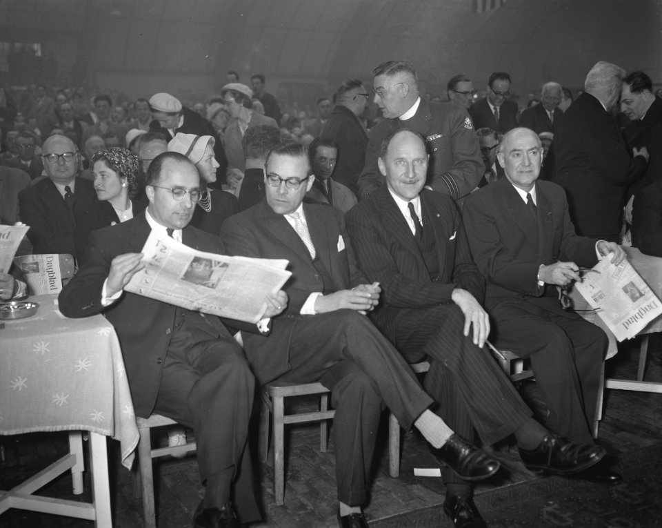 KVP Landdag in de veemarkthallen te Den Bosch Minister Cals Minister Luns, Bestanddeelnr 910-1993