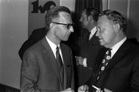 KVP partijraad bijeen, Utrecht, (l) minister Nelissen , (r) Laan, nr 11 Laan, k, Bestanddeelnr 924-9466