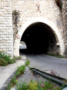 L'Estaque - Tunnel sous le viaduc ferroviaire du Marinier - Entrée sud