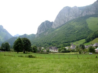 Lées (Lées-Athas, Pyr-Atl, Fr) vue du village