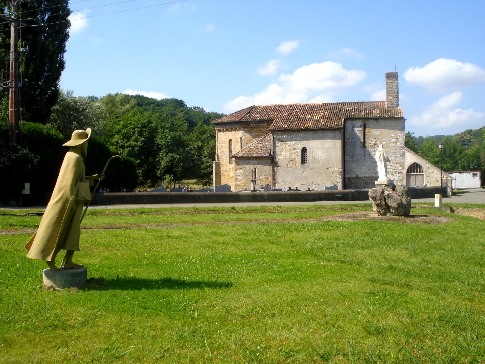 L'Hôpital-d'Orion (Pyr-Atl, Fr) église et statue pèlerin