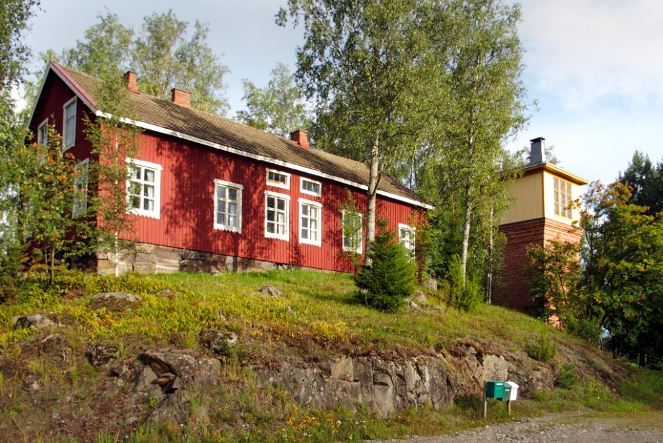 Kyttälä sawmill workers' quarters and railway water tank converted into a house