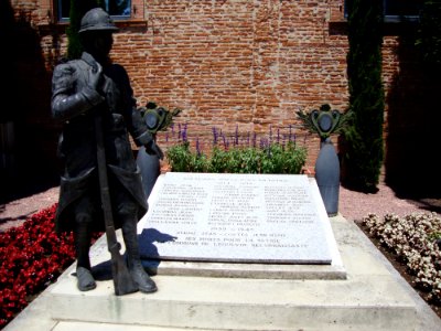 Léguevin (Haute-Garonne, Fr) monument aux morts