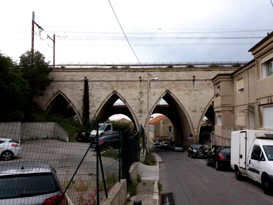 L'Estaque - Viaducs ferroviaires - Ligne Avignon-Marseille et derrière ligne de la Côte Bleue