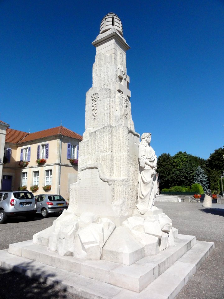 Lérouville (Meuse) monument aux morts