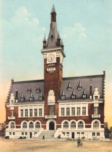 L'Hôtel-de-ville d'Albert ( Somme), oeuvre d'Alexandre Miniac et Maneval
