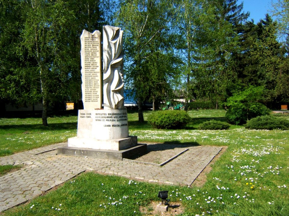 Lábod, világháborús emlékmű