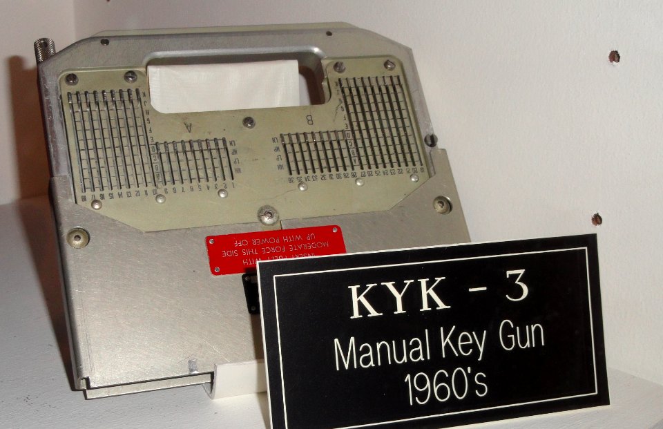 KYK-3 Manual Key Gun, 1960s - National Cryptologic Museum - DSC08010