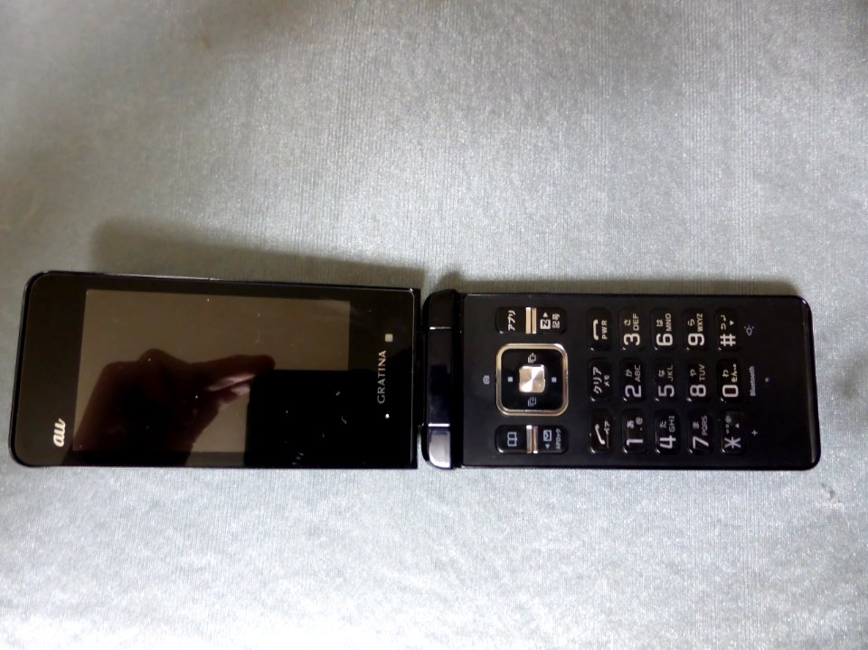 KYOCERA GRATINA KYY06 (open)