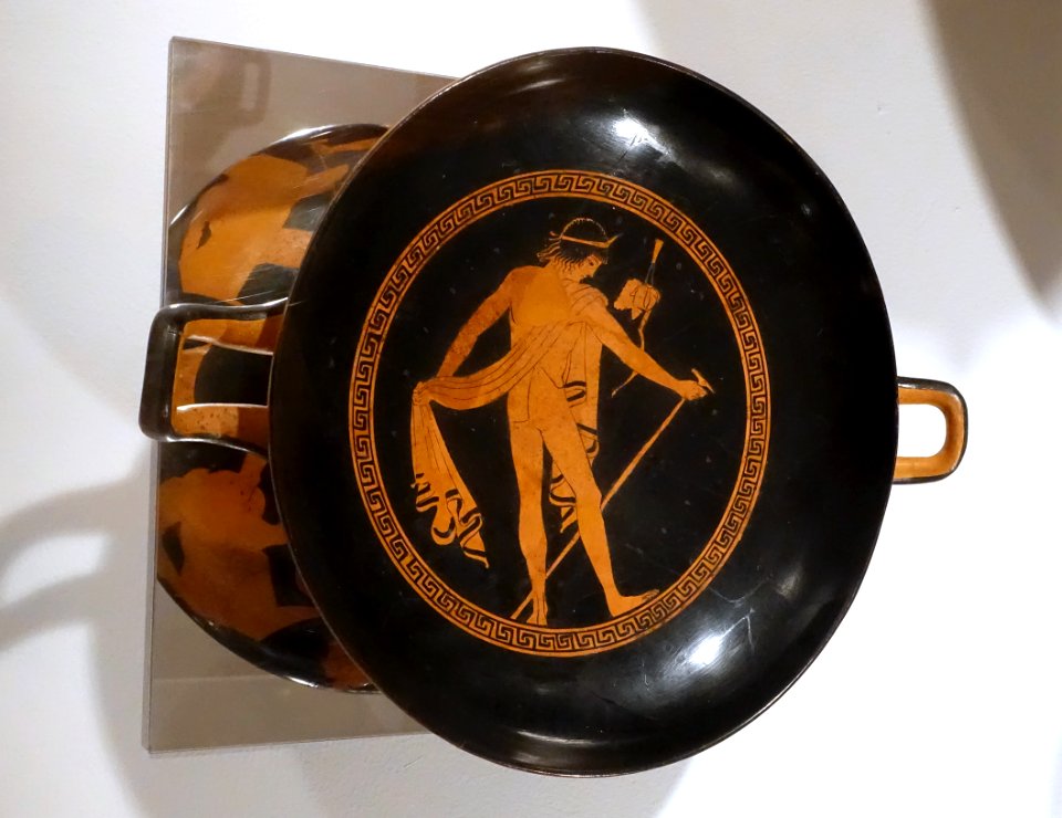Kylix with crowned athlete, Antiphon painter, Greek, Attic, c. 485 BC, red-figure technique on earthenware - Krannert Art Museum, UIUC - DSC06524