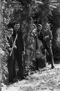 Kwartet Raymond Guiot in Voor de vuist weg. Raymond Guiot, Daniel Humair, Guy Pe, Bestanddeelnr 920-8647