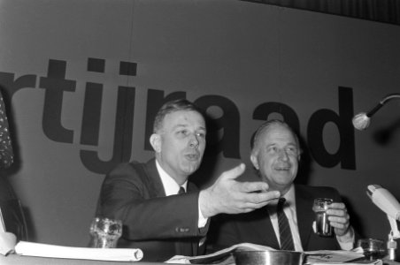 KVP-partijraad in Oisterwijk, Steenkamp (links) en De Zeeuw, Bestanddeelnr 926-0715