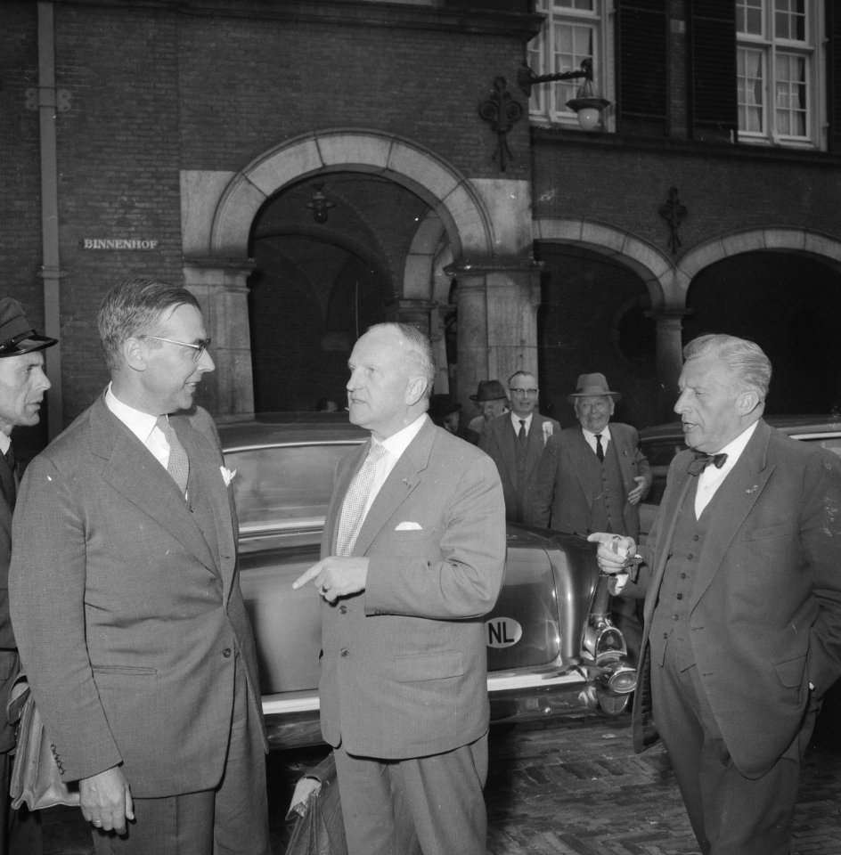 Kwestie IJtunnel in Eerste Kamer , Minister Korthals tijdens zijn antwoord, Bestanddeelnr 911-4188