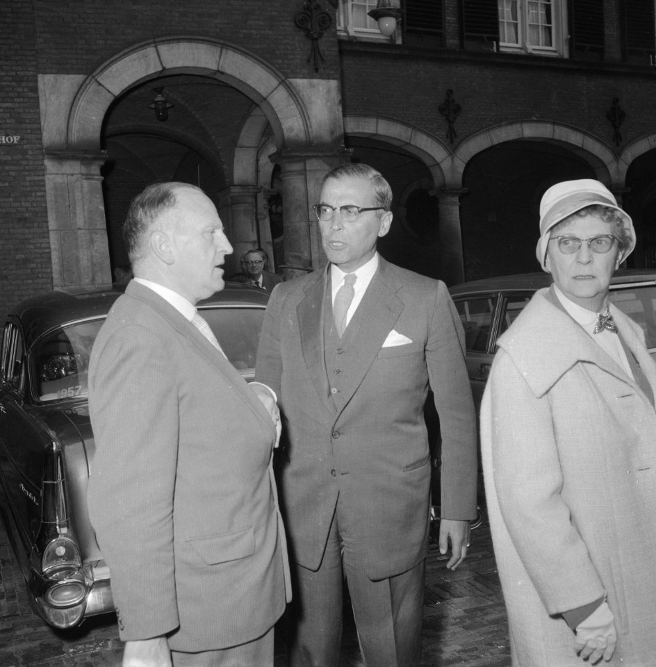 Kwestie IJtunnel in Eerste Kamer , Minister Korthals tijdens zijn antwoord, Bestanddeelnr 911-4187