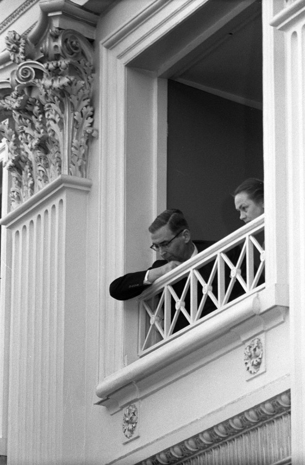 Kwestie Bijlmermeer in Tweede Kamer behandeld. Mr. Van Hall in de loge, Bestanddeelnr 914-9193