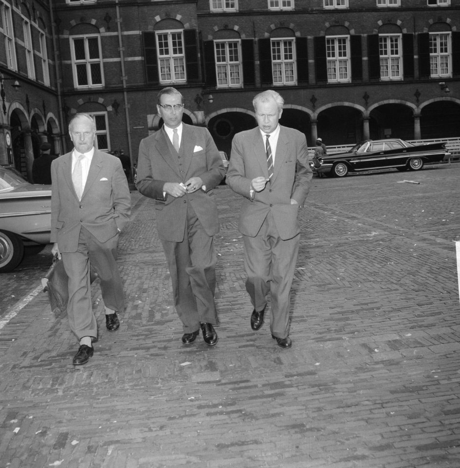 Kwestie IJtunnel in Eerste Kamer , Minister Korthals tijdens zijn antwoord, Bestanddeelnr 911-4190