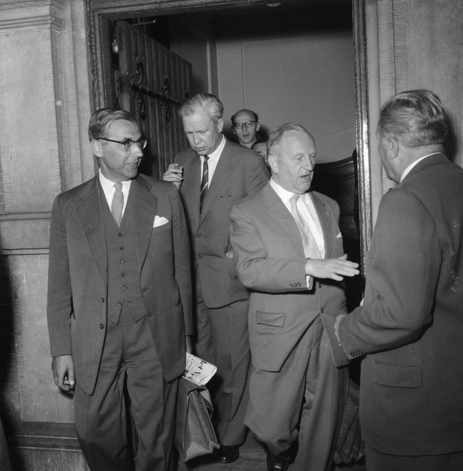Kwestie IJtunnel in Eerste Kamer , burgemeester Van Hal en wethouders De Roos ve, Bestanddeelnr 911-4191