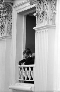 Kwestie Bijlmermeer in Tweede Kamer behandeld. Mr. Van Hall in de loge, Bestanddeelnr 914-9190