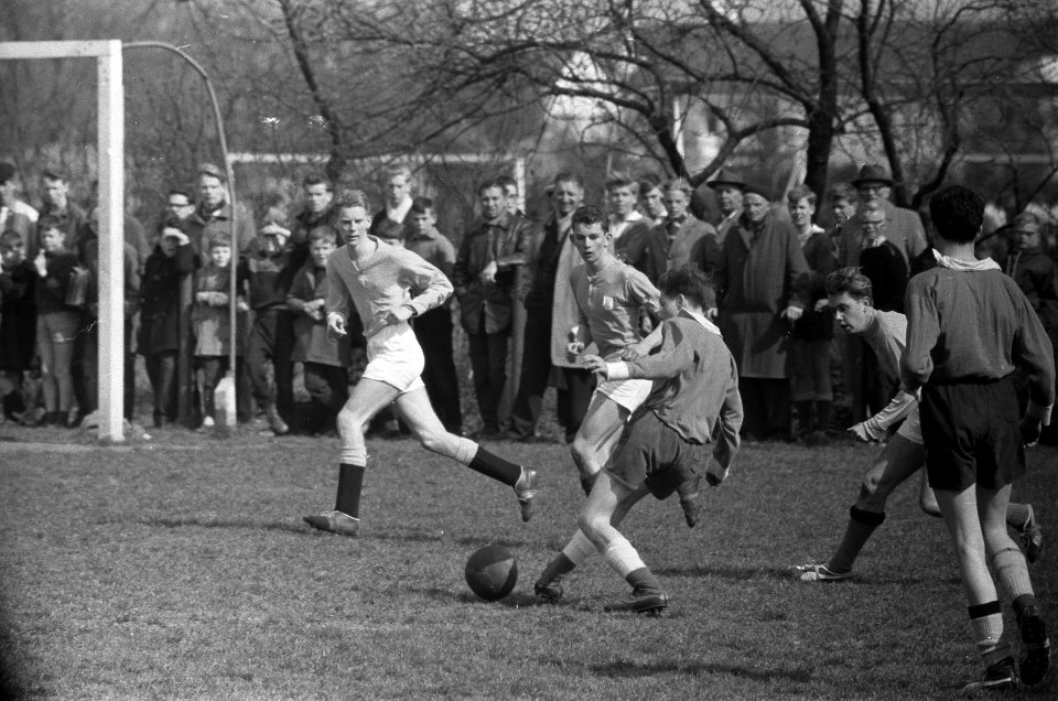 Kwartfinale schoolvoetbal tweede, 3-jarige Sint Nicolaas Lyceum, Bestanddeelnr 911-1920