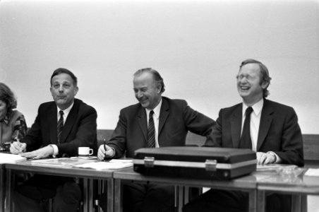 KVP-partijbestuur vergadert in Utrecht, vlnr prof P Steenkamp , voorzitter, Bestanddeelnr 926-1868