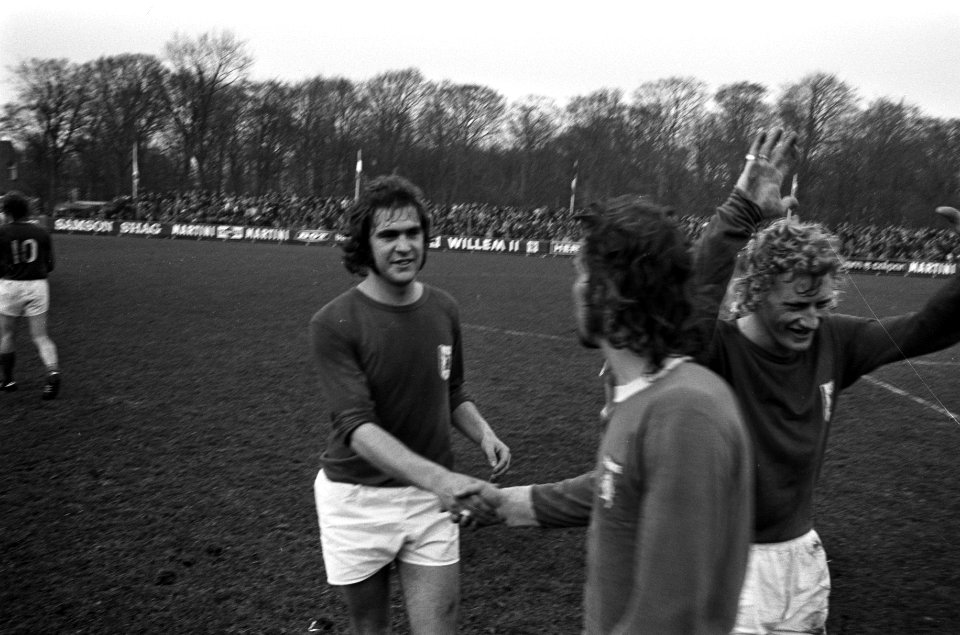 Kwart-finale KNVB-beker, AZ67 tegen FC Twente , nummer Kees Kist armen omhoog, Bestanddeelnr 926-2797