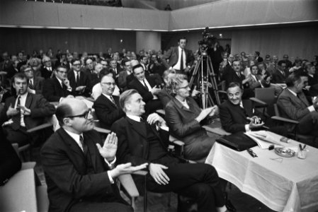 KVP-Partijraad bijeen in Congresgebouw Den Haag om te praten over o.a. het verki, Bestanddeelnr 923-9902