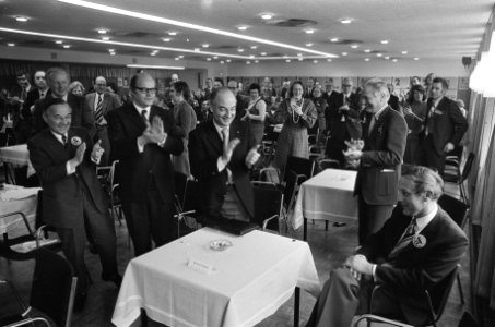 KVP-manifestatie Den Haag v.l.n.r. De Jong , Kruisinga, Grapperhaus, Schmelze…, Bestanddeelnr 927-0694