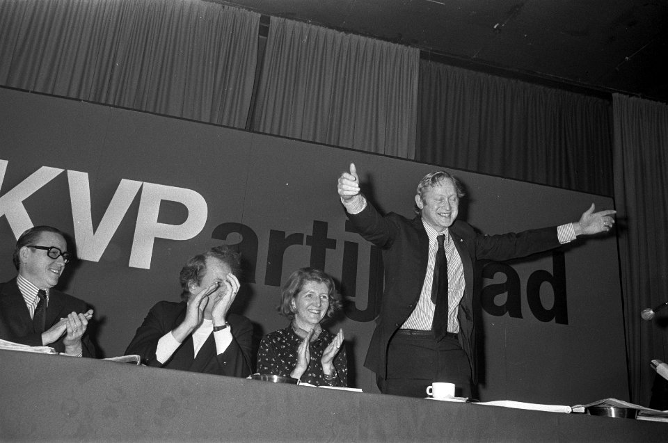 KVP-partijraad in Oisterwijk, Andriessen bedankt voor applaus, Bestanddeelnr 926-0712