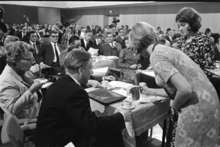 KVP-Partijraad in Den Haag nr. 5, 6 Luns en Veerman, Bestanddeelnr 923-9922