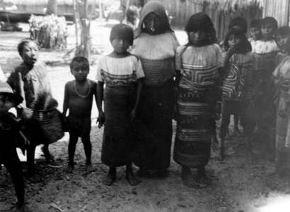 Kvinnor och barn. San Blas. Panama - SMVK - 004393