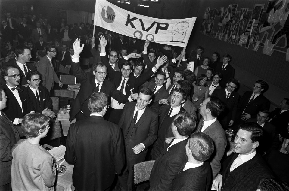 KVP-jongeren in Utrecht bijeen. Ir. Jacq Stienen , nieuwe voorzitter jongeren KV, Bestanddeelnr 921-1523