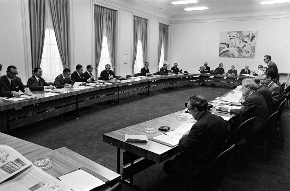 KVP-fractie bijeen om te praten over radicaal drs. J. Aarden , de fraktie nog bi, Bestanddeelnr 920-8807