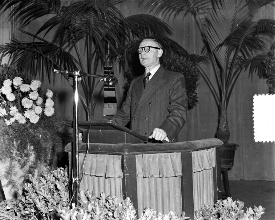 KVP-congres in Tivoli (Utrecht) voorzitter W.J. Andriess, Bestanddeelnr 904-8105