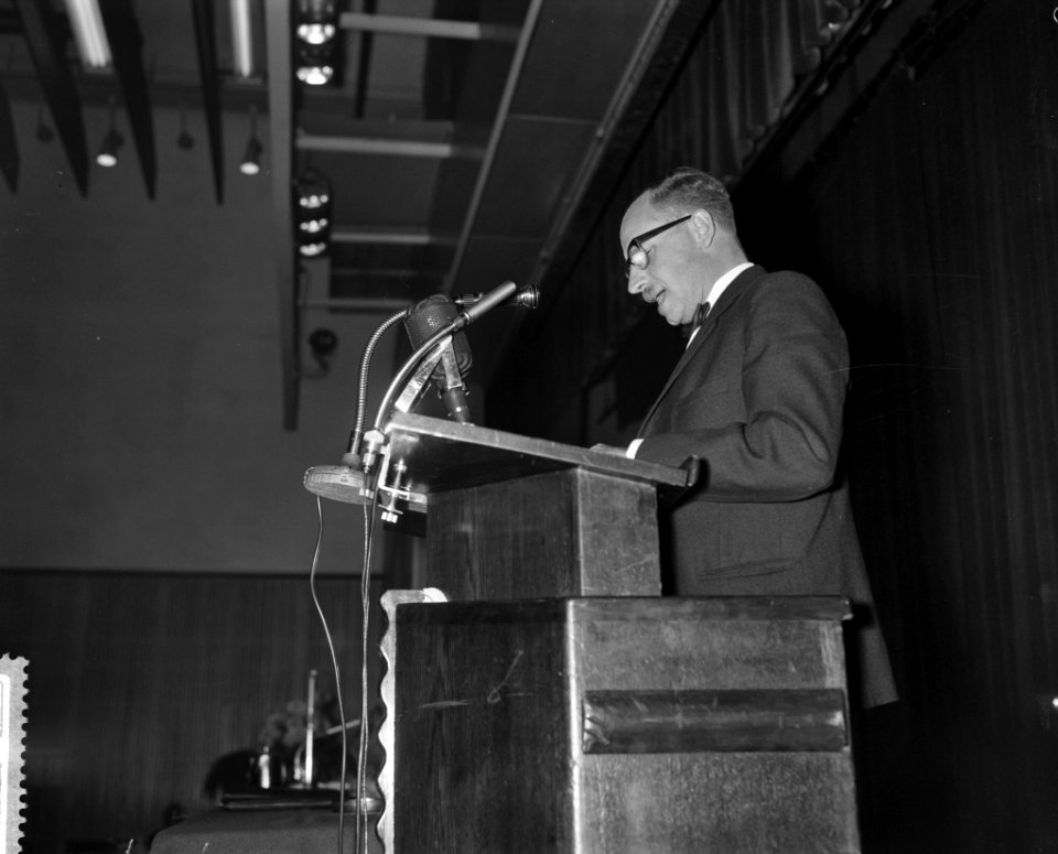 KVP congres 1960 in Krasnapolski te Amsterdam, mr Van Doorn tijdens zijn rede, Bestanddeelnr 911-6932