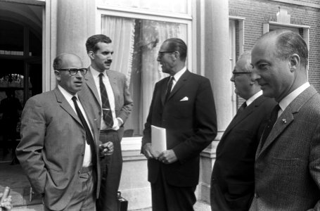 KVP-bestuur bijeen te Baarn. De heren Van Doorn , Jurgens, Aalbersen, Horbach en, Bestanddeelnr 920-6405