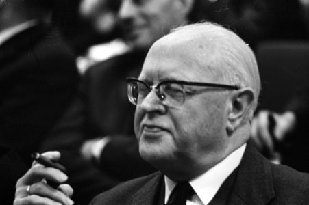 KVP voorman Dr. C.P.M. Romme tijdens zijn redevoering, Bestanddeelnr 919-7570