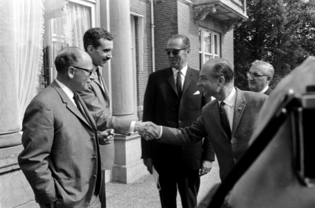 KVP-bestuur bijeen te Baarn. De heren Van Doorn , Jurgens, Aalbersen, Horbach en, Bestanddeelnr 920-6407