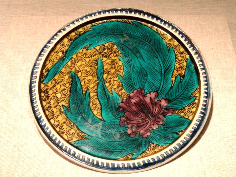 Kutani-Ware Plate, late 17th century, Japan, porcelain with enamel - Art Institute of Chicago - DSC00224