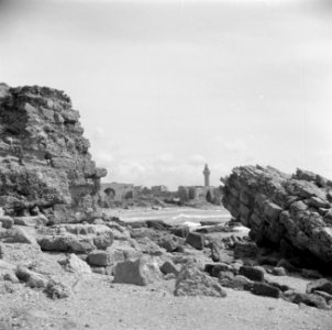 Kuststrook bij Caesarea met met het gezicht op de haven van Caesarea en de ruine, Bestanddeelnr 255-1494