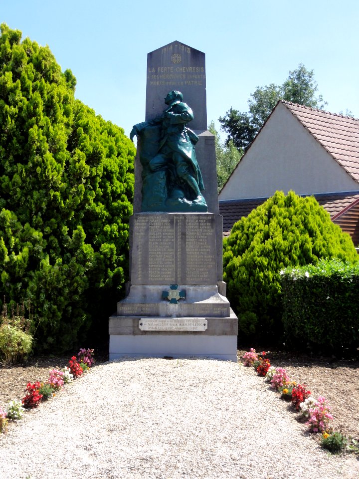 La Ferté-Chevresis (Aisne) monument aux morts