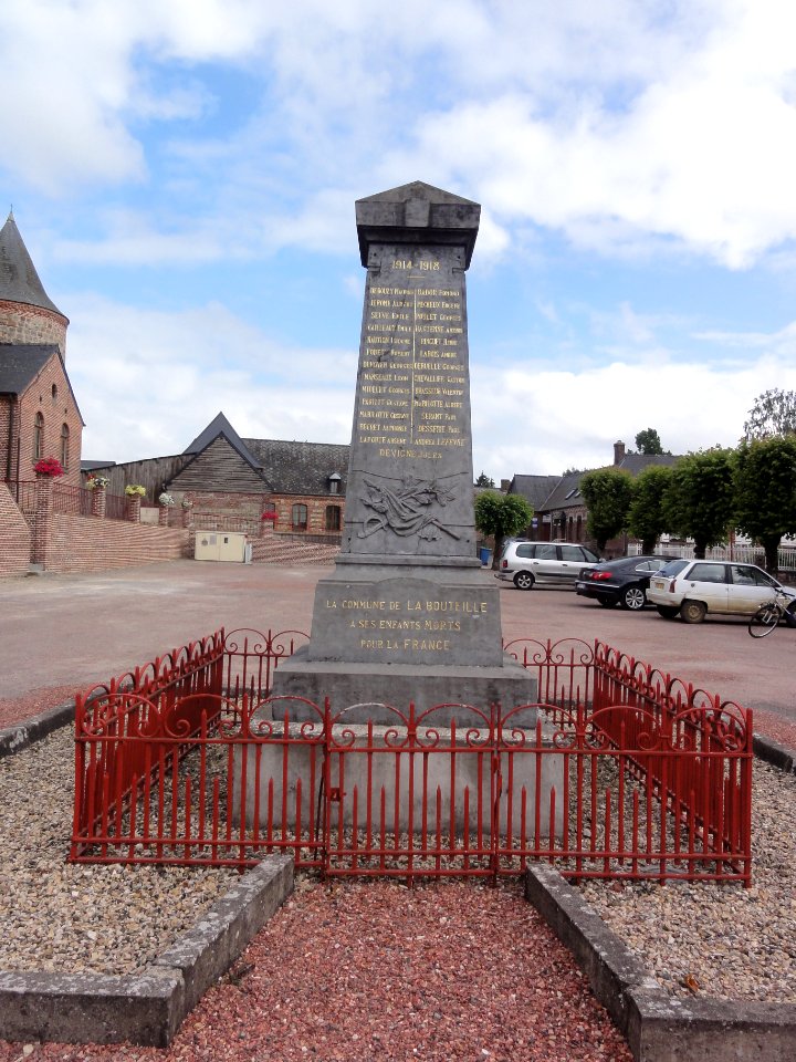 La Bouteille (Aisne) monument aux morts