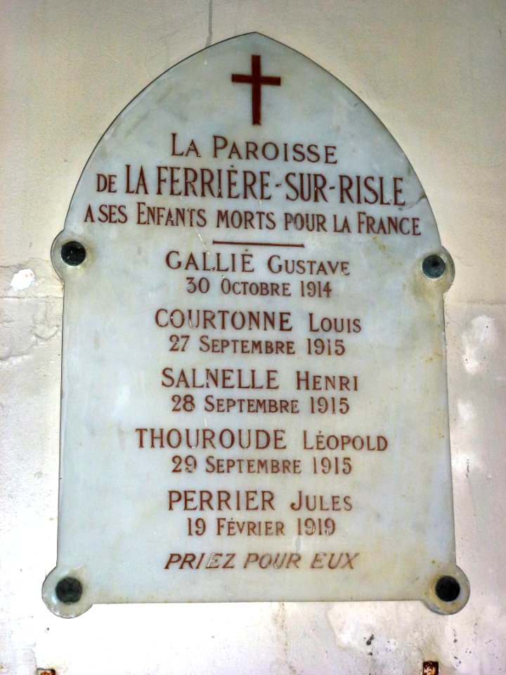 La Ferrière-sur-Risle (Eure, Fr) église Saint-Georges, plaquette monument aux morts