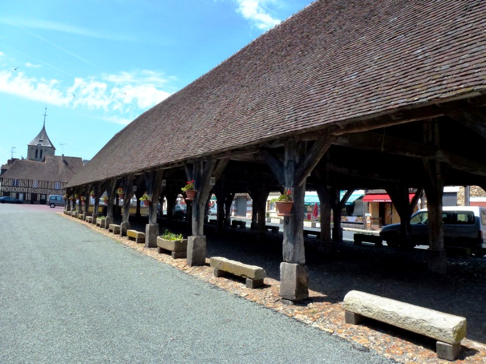 La Ferrière-sur-Risle (Eure, Fr) halles (01)