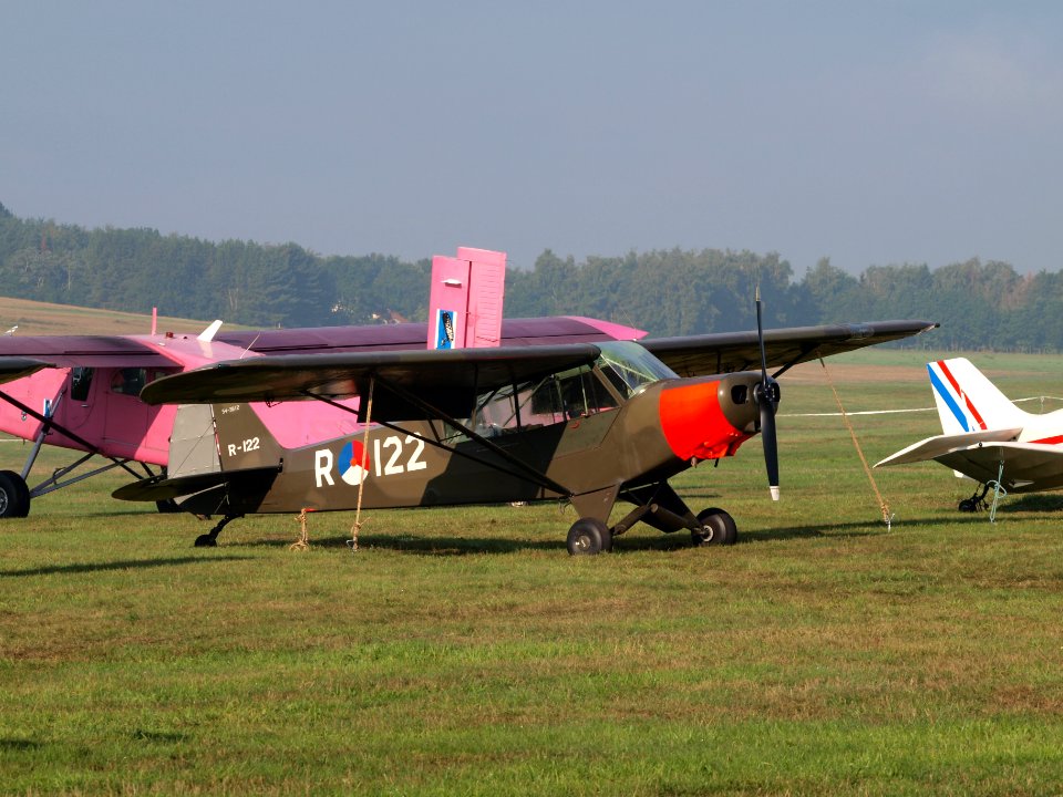 L-21B Super Cub, R-122