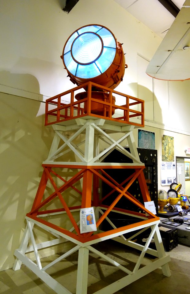 L-802A Rotating Beacon, 36 inch, refurbished - Oregon Air and Space Museum - Eugene, Oregon - DSC09906