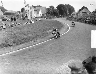 L. Simons (Nederland) op AJS in klasse 350cc, Bestanddeelnr 905-8045