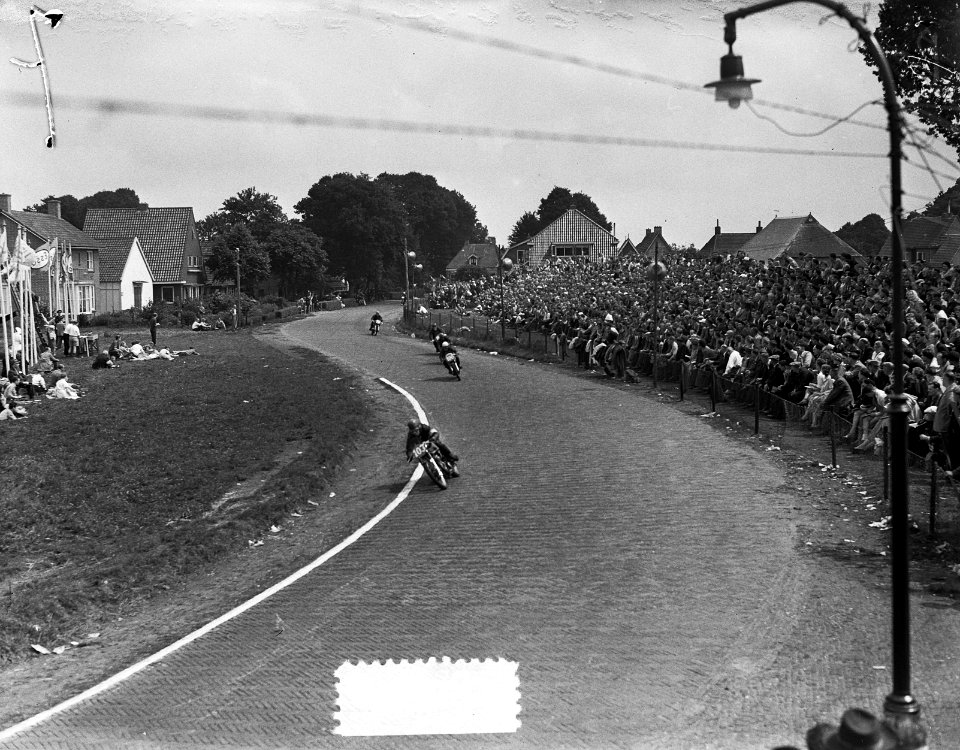 L. Simons (Nederland) op AJS in klasse 350cc, Bestanddeelnr 934-5505