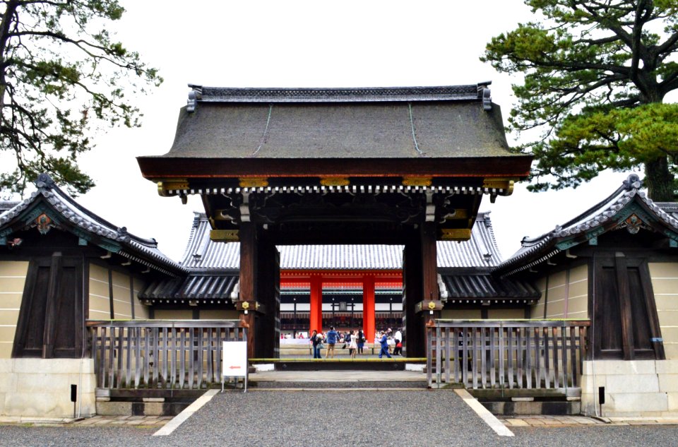 Kyoto-gosho Kenreimon (open)