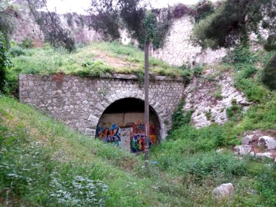 L'Estaque - Corbière - Entrée d'un tunnel sous le viaduc du côté du fortin de Corbière