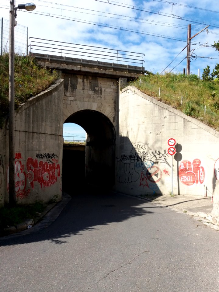 L'Estaque - Chemin de la Nerthe, pont de chemin de fer, façade nord